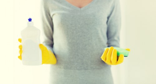Technician performing mattress cleaning in Islington