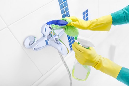 Kitchen and bathroom reset for Airbnb cleaning in Islington